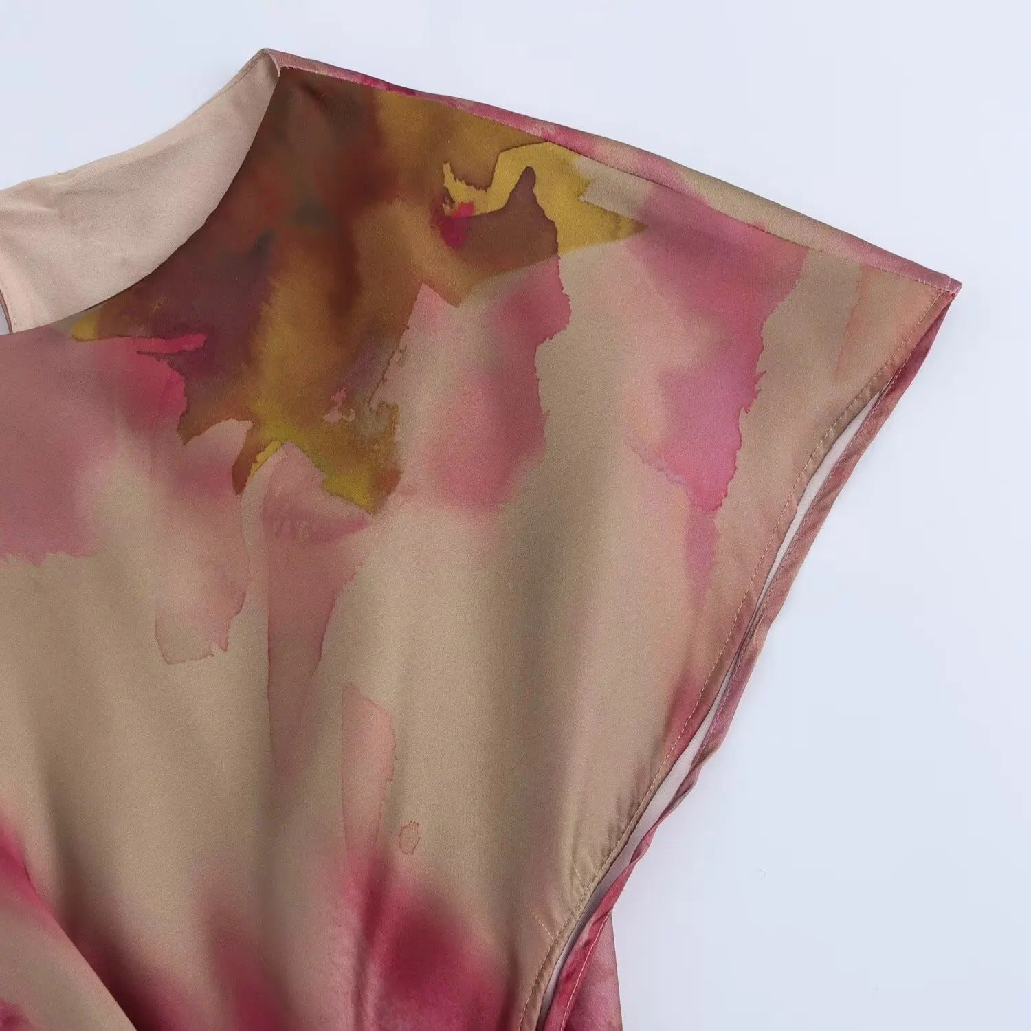 Amaya | Vestido Midi Estampado con Cintura Ajustada y Nudo Decorativo