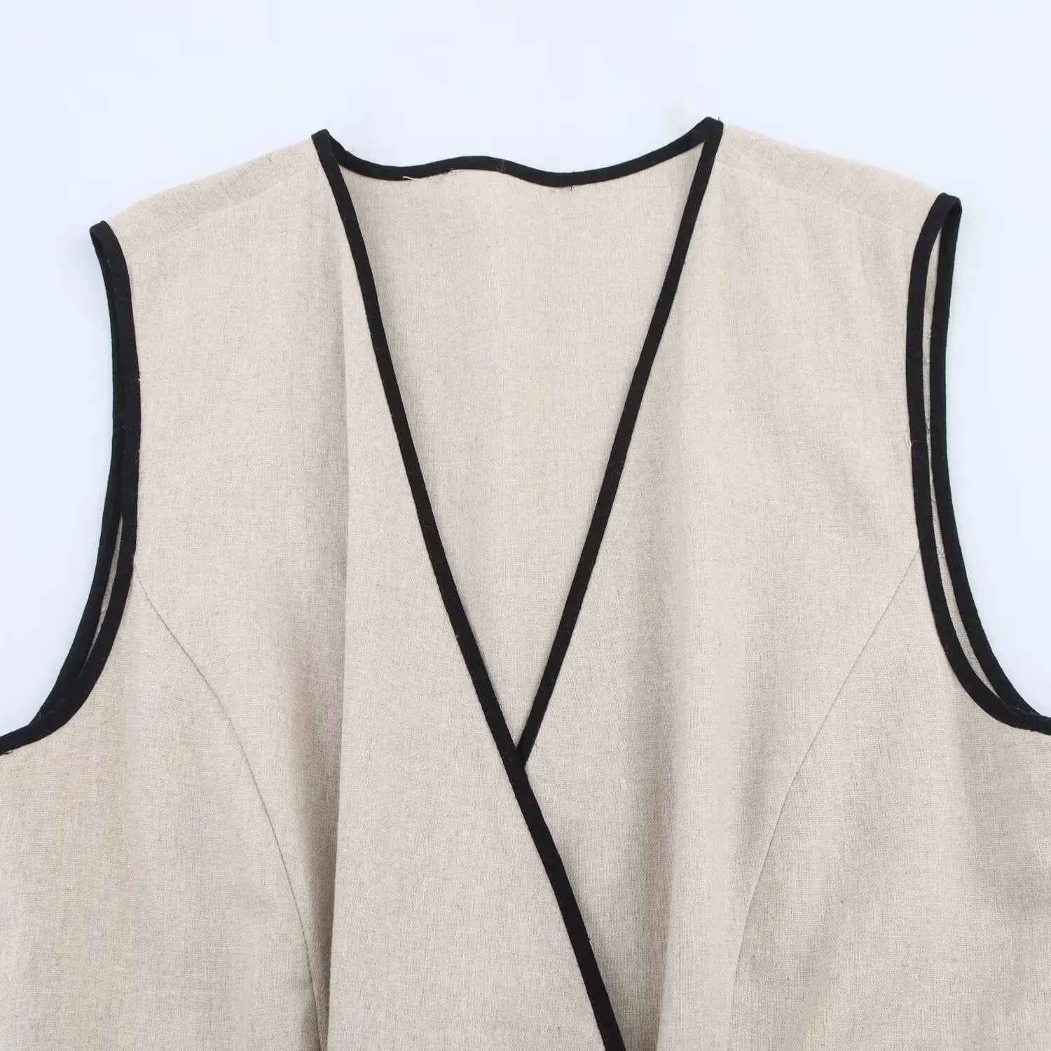 Vera | Vestido Midi Sin Mangas con Escote en V y Cinturón Decorativo