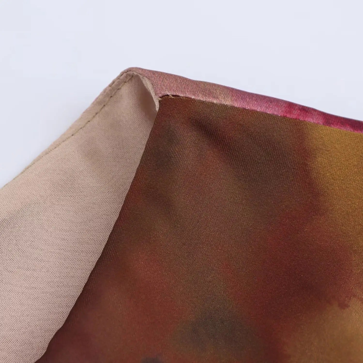 Amaya | Vestido Midi Estampado con Cintura Ajustada y Nudo Decorativo