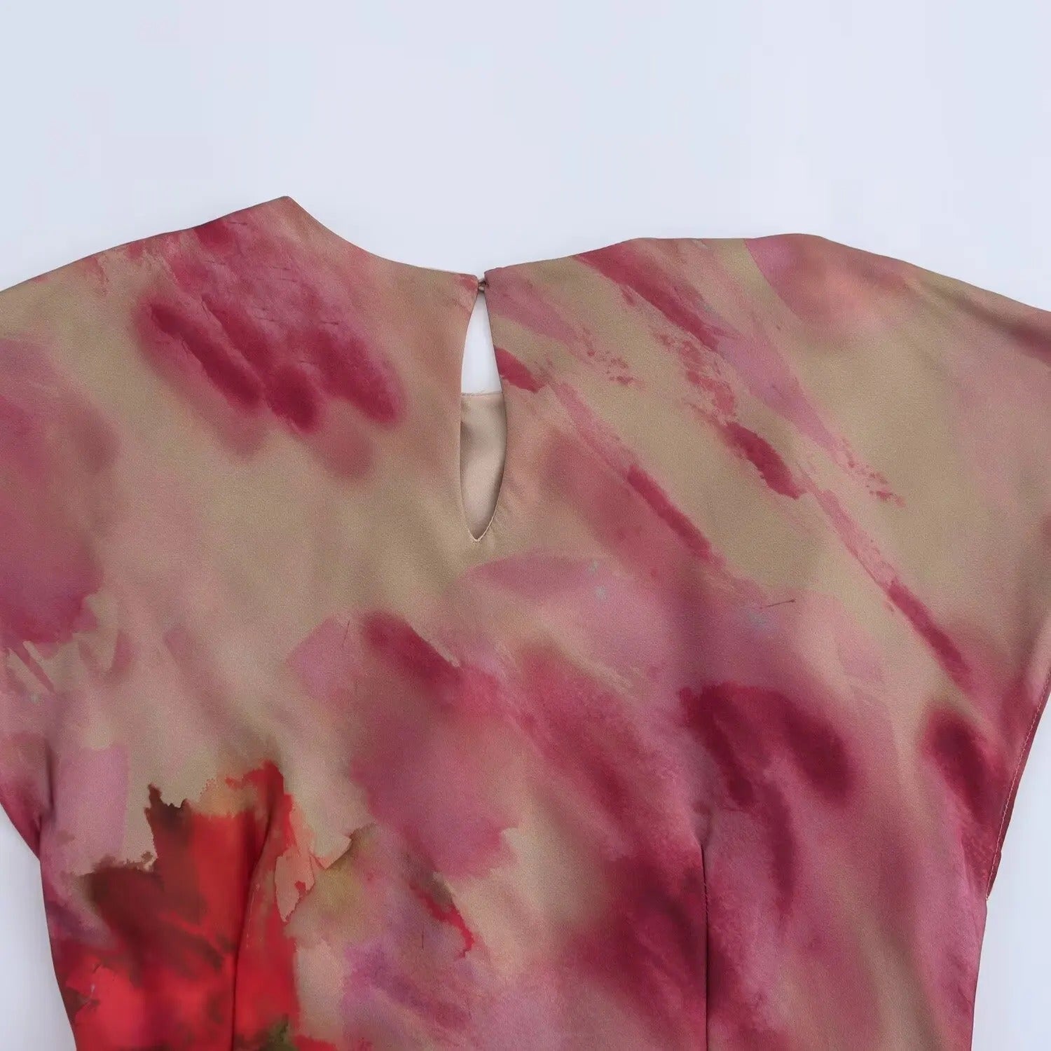 Amaya | Vestido Midi Estampado con Cintura Ajustada y Nudo Decorativo