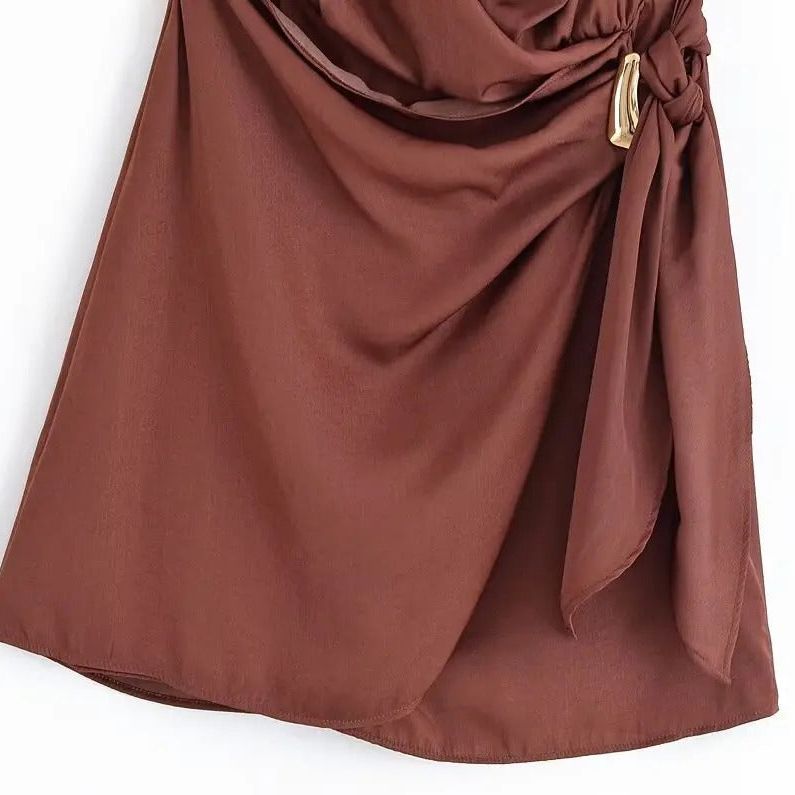 Lucía | Vestido Mini Elegante con Escote Halter y Detalles Dorados