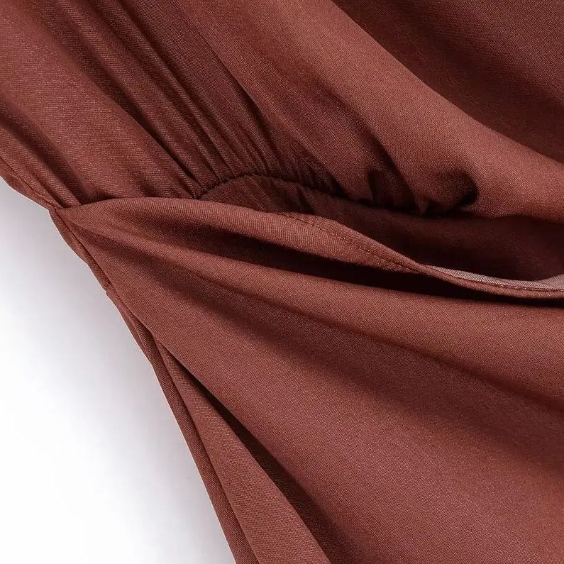 Lucía | Vestido Mini Elegante con Escote Halter y Detalles Dorados
