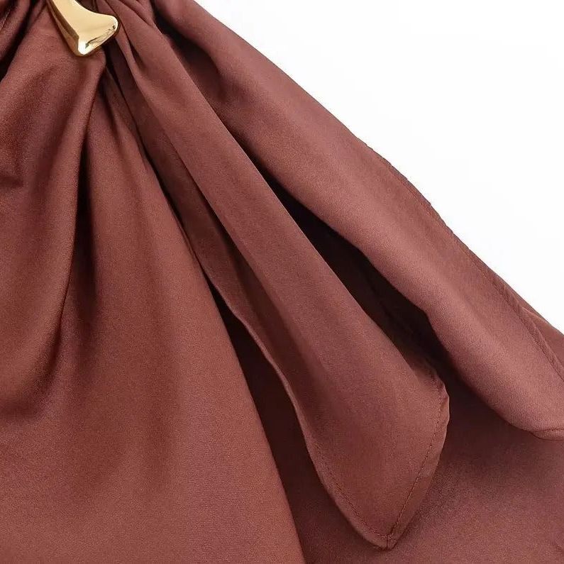 Lucía | Vestido Mini Elegante con Escote Halter y Detalles Dorados