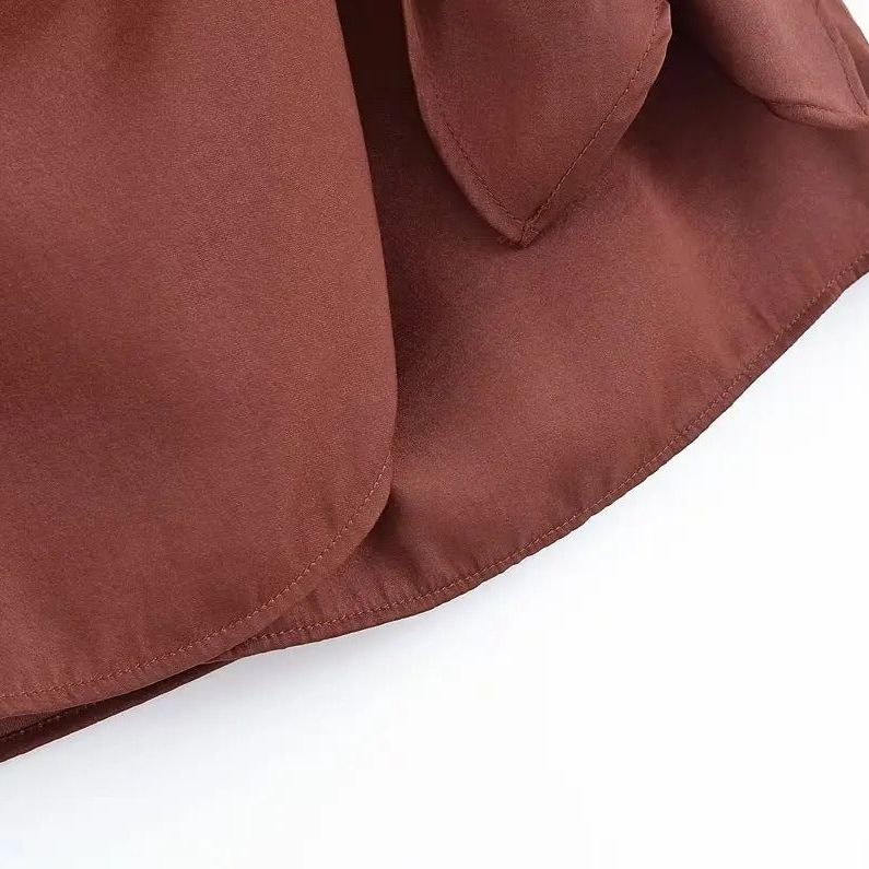 Lucía | Vestido Mini Elegante con Escote Halter y Detalles Dorados