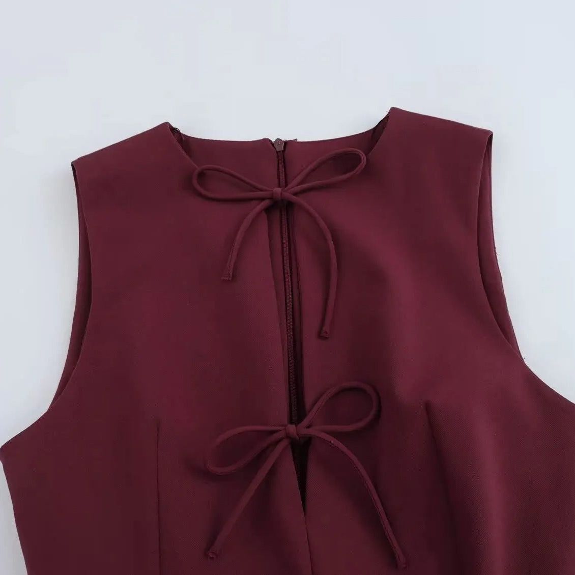 Siena | Vestido Mini Sin Mangas con Lazo Decorativo