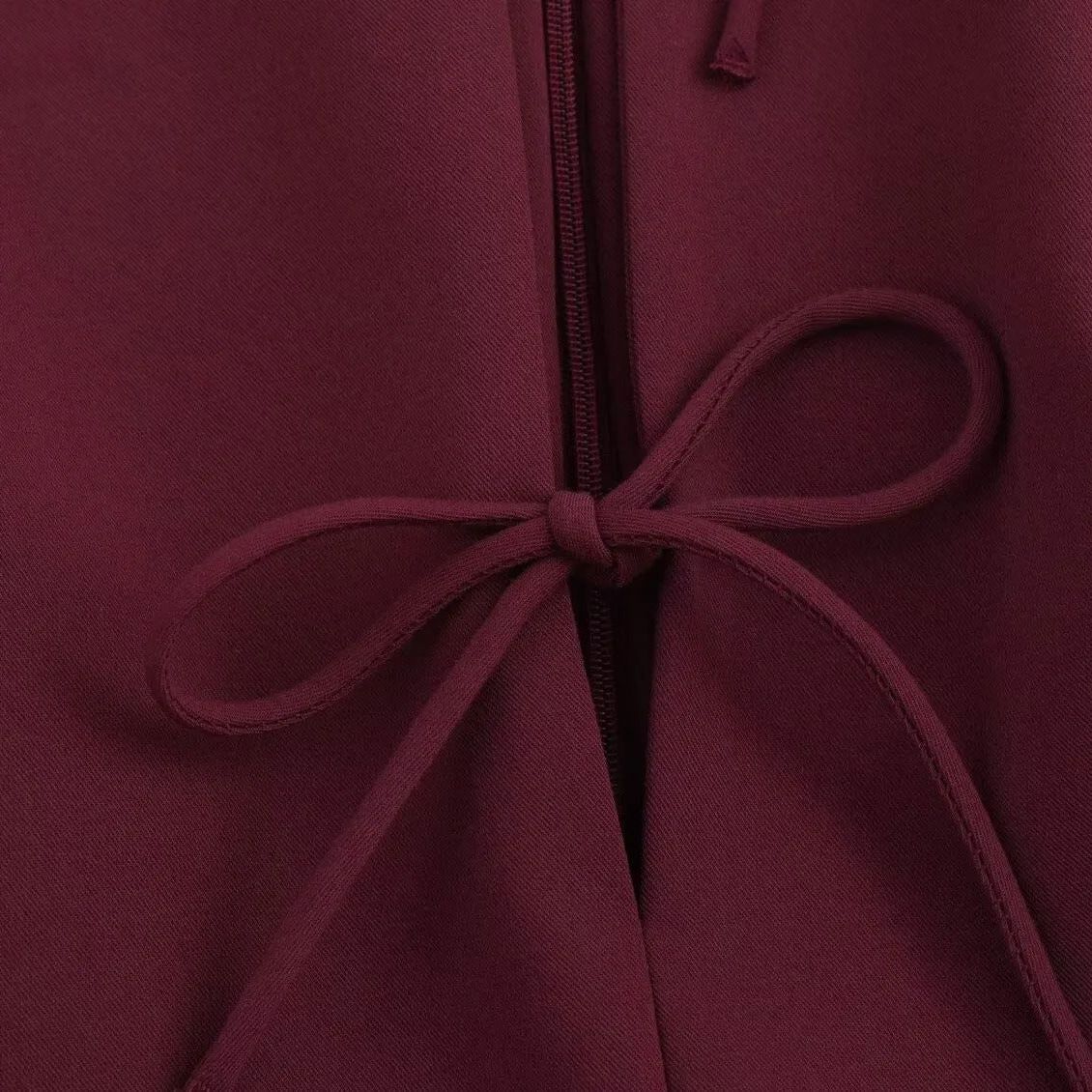 Siena | Vestido Mini Sin Mangas con Lazo Decorativo